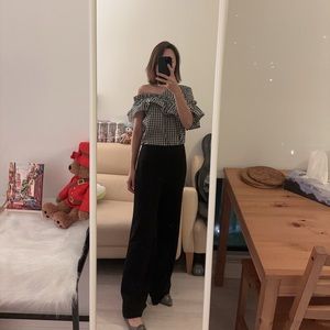 Super cute off shoulder top with ruffles